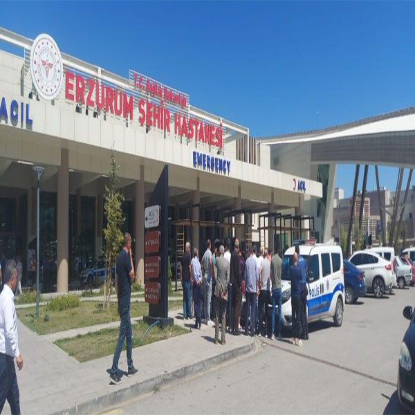 Erzurum'da görevliler ve hasta yakınları birbirine girdi! Hastanede ki kavgayı polis ayırdı - Resim: 1