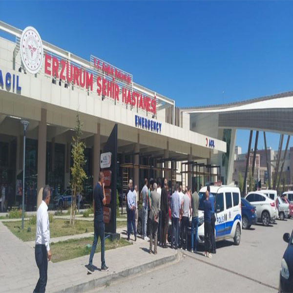 Erzurum'da görevliler ve hasta yakınları birbirine girdi! Hastanede ki kavgayı polis ayırdı - Resim: 2