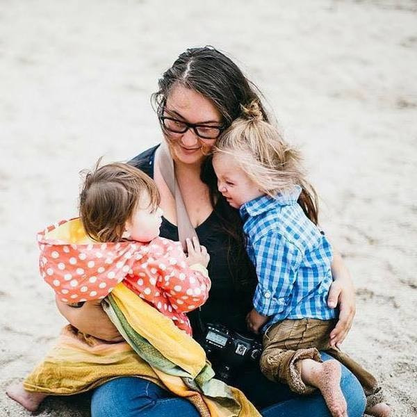 Eşi ve oğlunun duşta çıplak fotoğrafını paylaştı ama gerçek... - Resim: 2