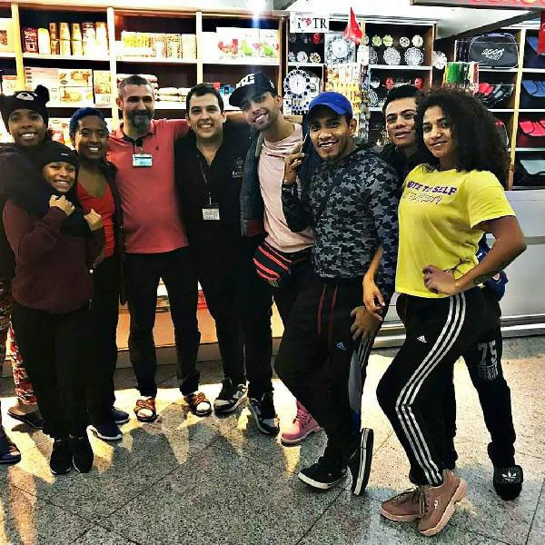 Kolombiyalı dansçılar Atatürk Havalimanı'nda mahsur kaldı 12 gündür... - Resim: 3