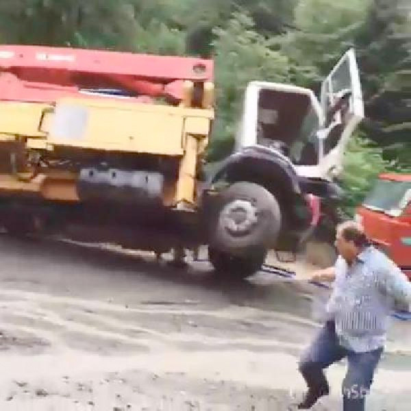 Trabzon'da sel iki büyük aracı böyle yuttu - Resim: 3