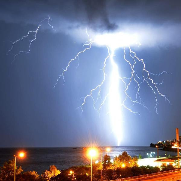 Giresun'da denize yıldırım düşme anı - Resim: 1