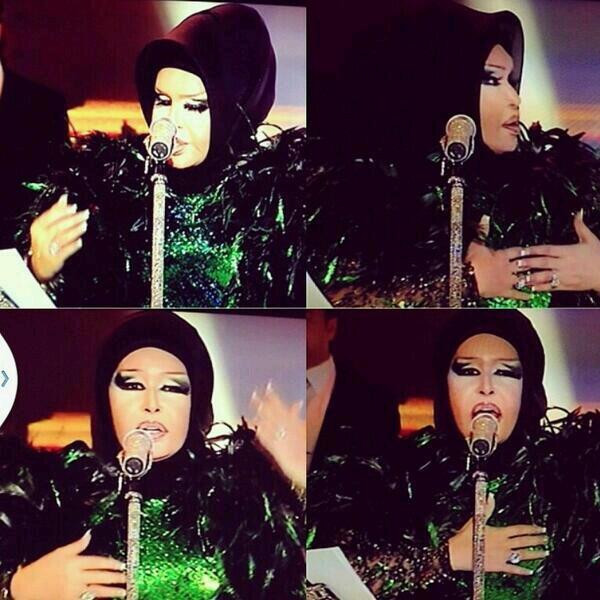 Bülent Ersoy Başörtüsü ile ilahi okudu - Resim: 2