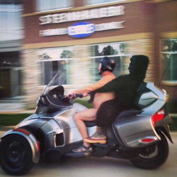 Fermuarının açık kaldığını fark etmedi - Resim: 2