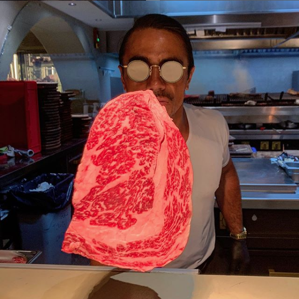 Nusret Gökçe'nin restorantında ilginç evlilik teklifi! Kaburganın üzerinde tektaş - Resim: 1