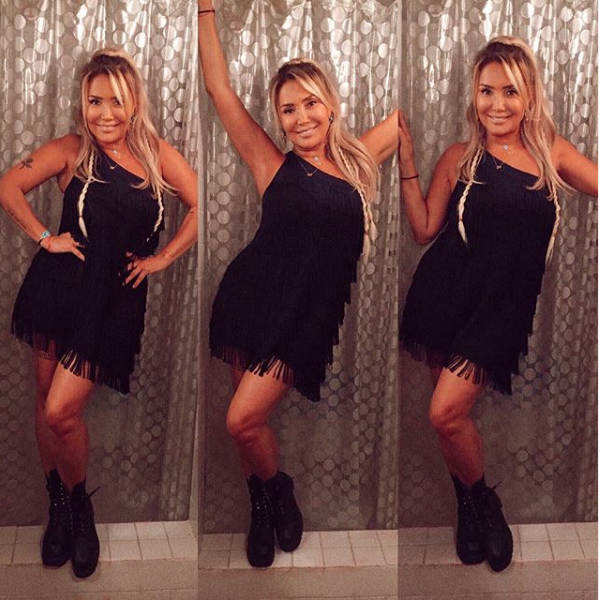 Yonca Evcimik'in bikinili pozları ağızları açık bıraktı! Yaşı kaç biliyor musunuz? - Resim: 1