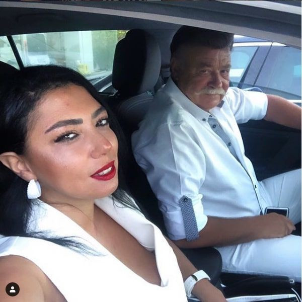 Nuri Alço 33 yaş küçük sevgilisi Burcu Sezginoğlu'yla sessiz sedasız evlendi - Resim: 1