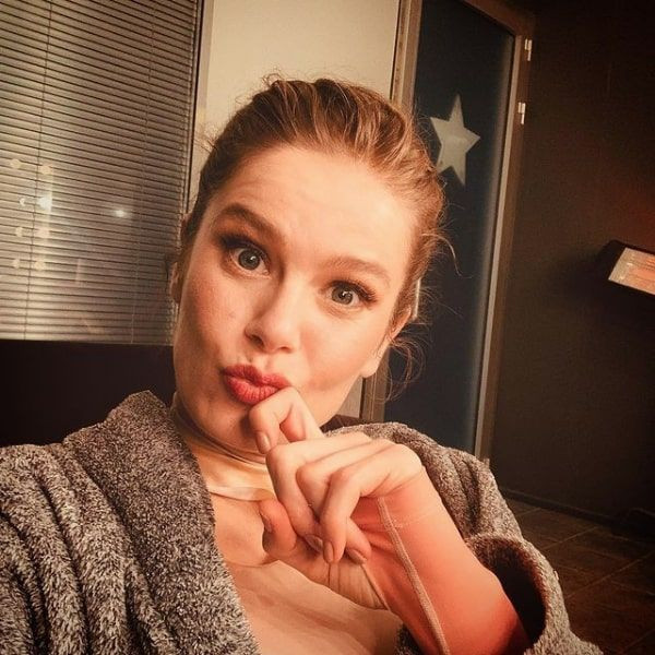 Burcu Biricik kapalı olması gereken mekanda kız arkadaşlarıyla eğlendi! - Resim: 4