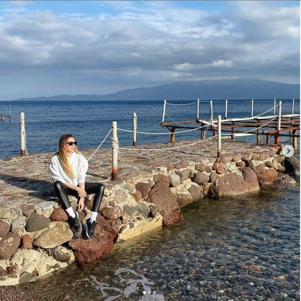 Kenan İmirzalıoğlu'nun eşi Sinem Kobal sahilden paylaştı herkesi mest etti - Resim: 3