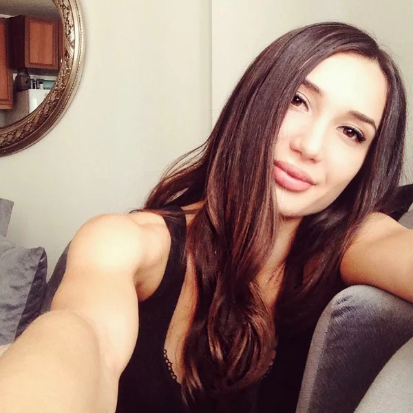 Emre Aşık’ın eski eşi Yağmur Sarnıç kayıplara karıştı! Her yerde aranıyor: İşte hapis cezası.... - Resim: 2