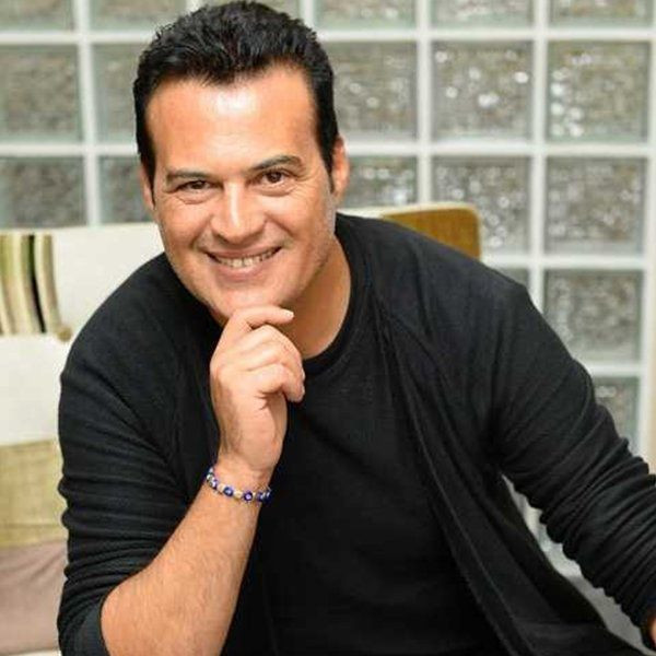 61'lik Hakan Peker'in yazar olan yeni sevgilisine bakın tam 19 yaş küçük - Resim: 1