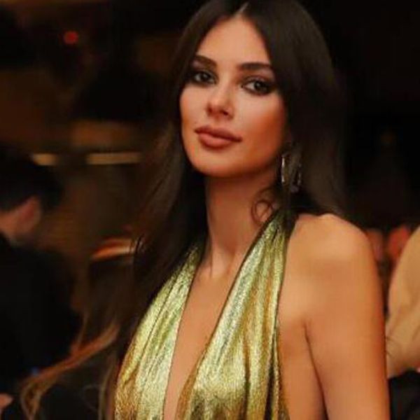 Güzelliği ile annesini gölgede bırakan Deren Talu'nun parmak ısırtan bikinili pozu - Resim: 1