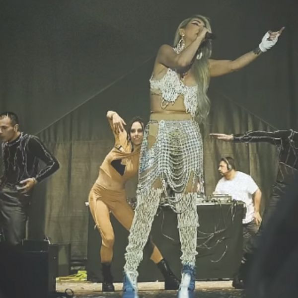 Yasağı delen Hande Yener'i seyirci dakikalarca alkışladı - Resim: 3