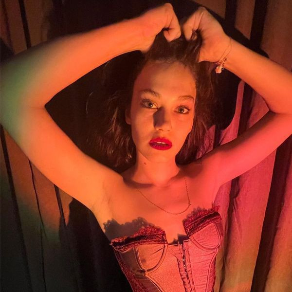 Melisa Şenolsun'dan görülmemiş sansür! Göğüs ucu görününce bakın ne yaptı - Resim: 3