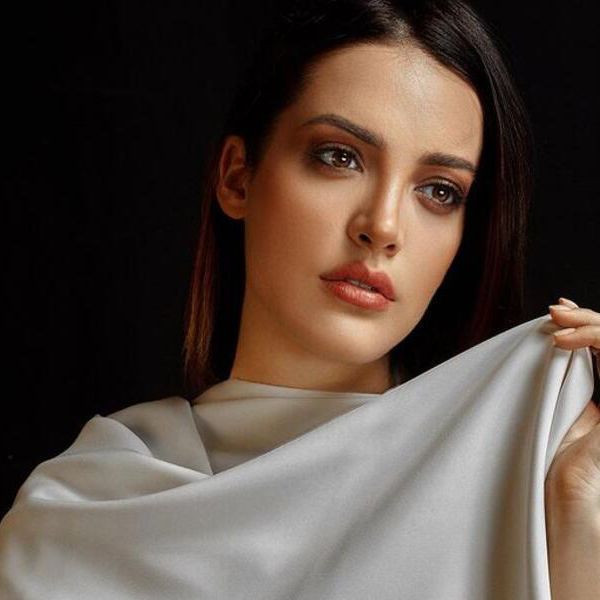 Önce yalanladı sonra itiraf etti! İrem Sak sevgilisiyle Kuruçeşme'de el ele görüntülendi! - Resim: 1