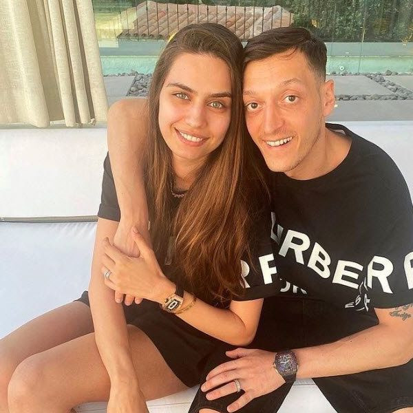 5 Aylık hamile Amine Gülşe'nin son hali görümcesinin düğününde göbek attı! - Resim: 3