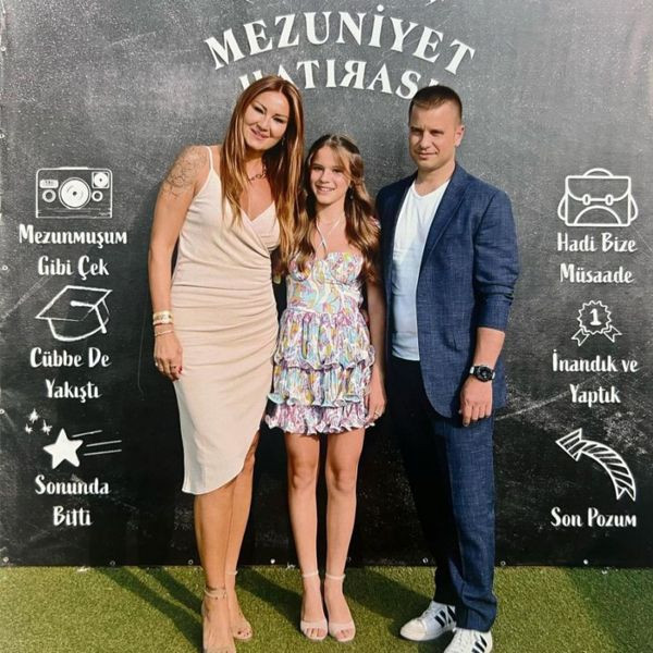 Pınar Altuğ'u ifşa etti! Yağmur Atacan sosyal medyaya hızlı giriş yaptı - Resim: 1