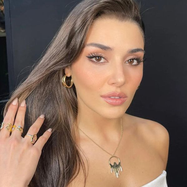 Aleyna Tilki'den sonra Hande Erçel'de arabada poz verdi! Sosyal medyayı yıktı geçti - Resim: 2