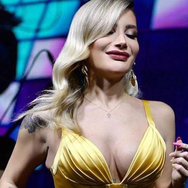 Eskişehir'de konser veren İrem Derici'nin pembe saten elbisesi nefes kesti... - Resim: 1