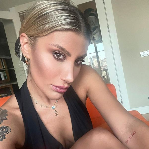 Eskişehir'de konser veren İrem Derici'nin pembe saten elbisesi nefes kesti... - Resim: 2