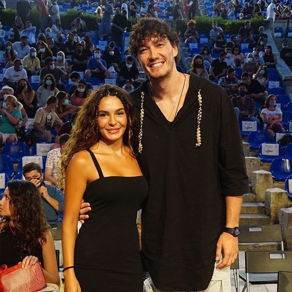 Ebru Şahin ve Cedi Osman aşklarının başladığı Çeşme'de evlendi! Nikahlarını temsili olarak Acun Ilıcalı kıydı... - Resim: 1