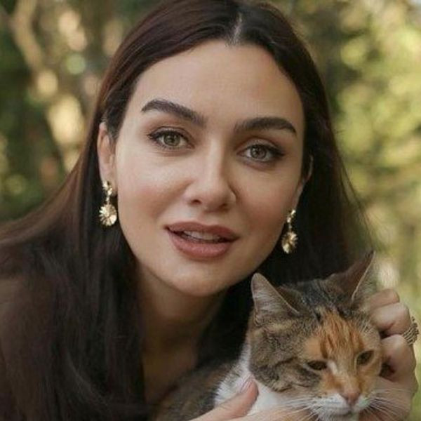 Birce Akalay birlikte rol aldığı o oyuncuyla fotoğraf koydu sosyal medya yıkıldı... Yeni bir aşk mı doğuyor? - Resim: 4