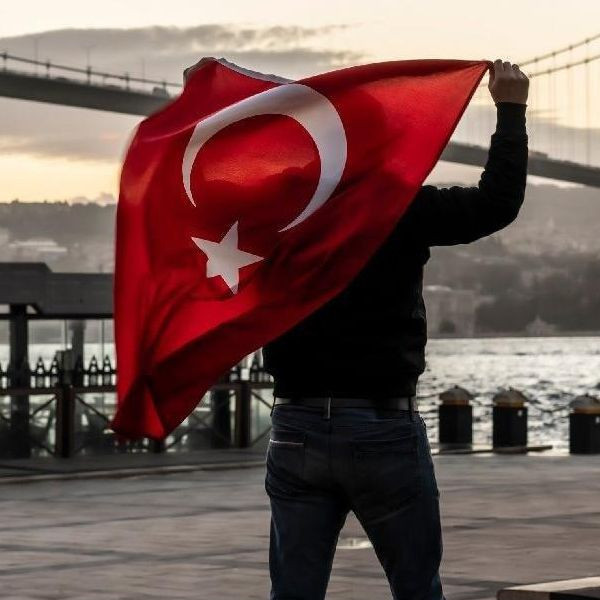 Demokrasi ve Milli Birlik Günü'nün 6. yılında ünlülerden 15 Temmuz paylaşımları... - Resim: 1