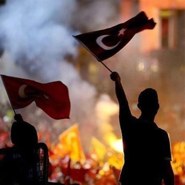 Demokrasi ve Milli Birlik Günü'nün 6. yılında ünlülerden 15 Temmuz paylaşımları... - Resim: 2