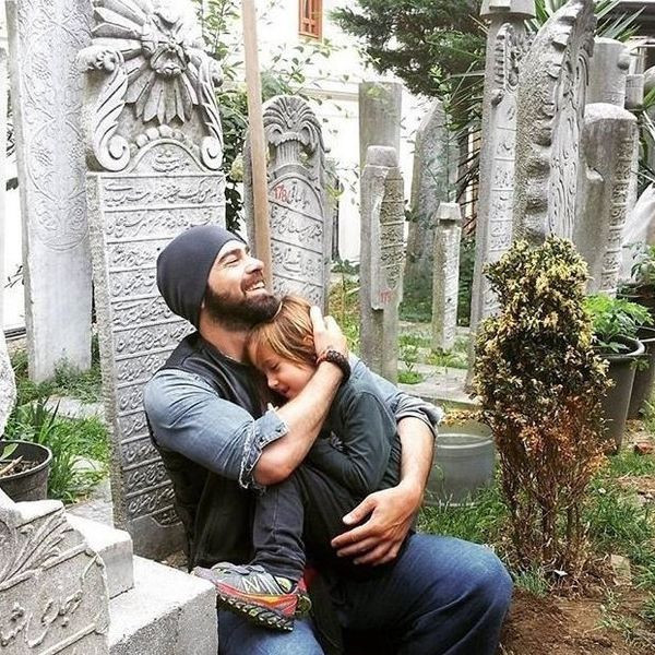 Gamze Özçelik ile Uğur Pektaş'ın çocukları Murathan kocaman delikanlı oldu. Son hali ise şoke etti... - Resim: 3