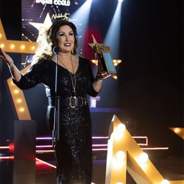 Sevenleri tepki gösterdi! Konserini yarıda kesen Nükhet Duru'ya kimse ulaşamadı... - Resim: 2