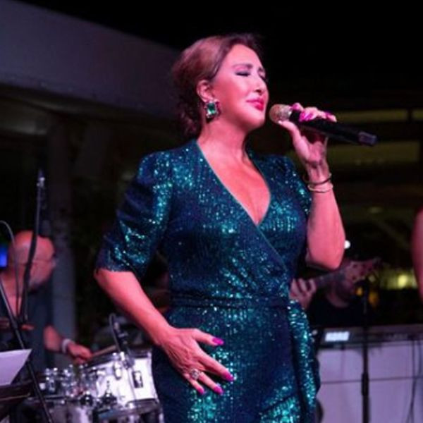 Sevenleri tepki gösterdi! Konserini yarıda kesen Nükhet Duru'ya kimse ulaşamadı... - Resim: 3