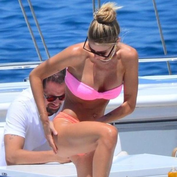 Arkadaşlarıyla tekne turuna çıkan Şeyma Subaşı'nın asık suratı ve pembe bikinisi dikkat çekti! - Resim: 3