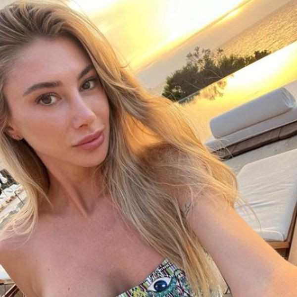 Arkadaşlarıyla tekne turuna çıkan Şeyma Subaşı'nın asık suratı ve pembe bikinisi dikkat çekti! - Resim: 1