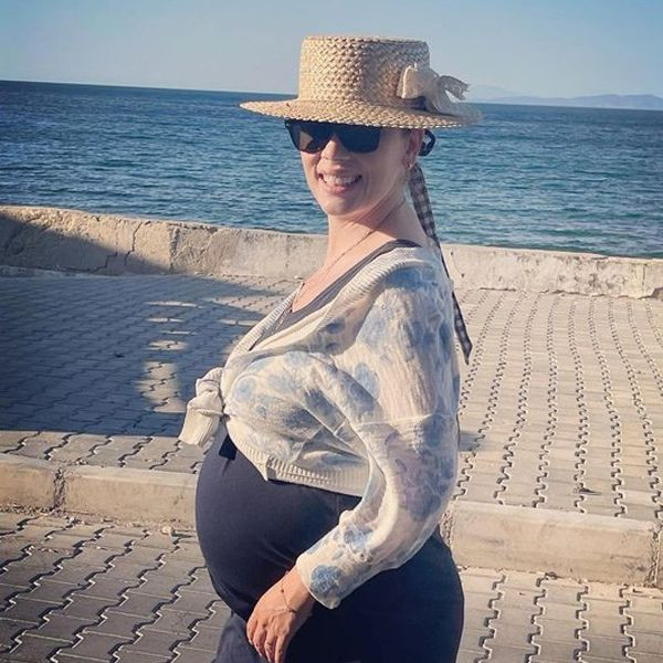 Demet Evgar'ın karnı burnunda su altı pozuna Hazal Kaya'dan duygu dolu yorum! - Resim: 1