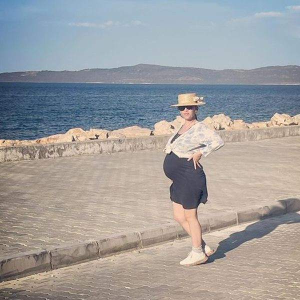 Demet Evgar'ın karnı burnunda su altı pozuna Hazal Kaya'dan duygu dolu yorum! - Resim: 4