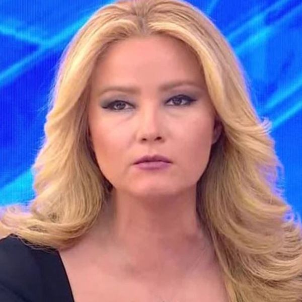 Hep elbise ve etek kombiniyle canlı yayına çıkıyor! Müge Anlı bakın neden pantolon giymiyor işte o neden - Resim: 4