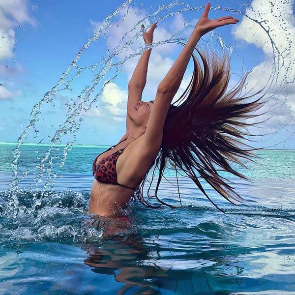 Ebru Şahin'in mini parti elbiseli pozları olay oldu! Takipçileri beğeni yağmuruna tuttu "Fiziğine bayıldım" - Resim: 4