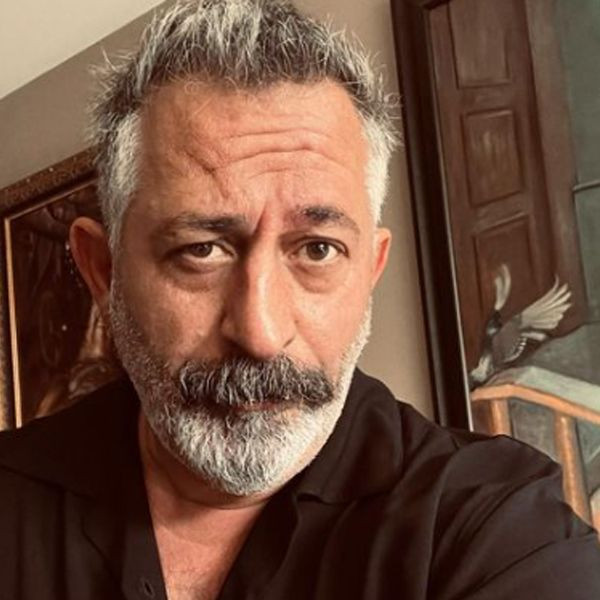 Her filminde vardı! Cem Yılmaz fotoğraftaki gizemli kişiyi açıkladı bakın kimmiş.... - Resim: 1