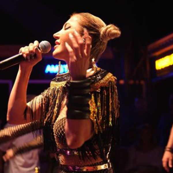 Malatya'da konser veren Hande Yener yeğeniyle sürpriz düet yaptı, övgüler yağdırdı! Benden sonra... - Resim: 2