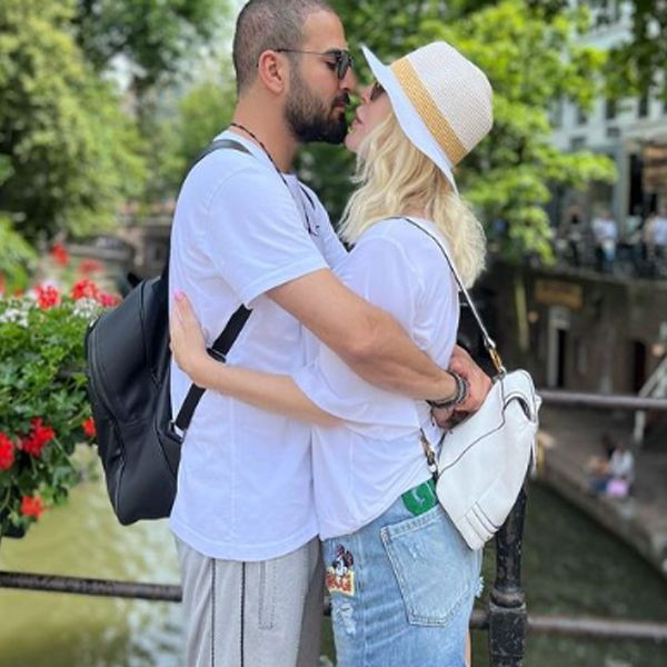 Seda Sayan slikonlarını yeniletti! Dekolteli yeşil tül elbisesiyle yıktı geçti - Resim: 3