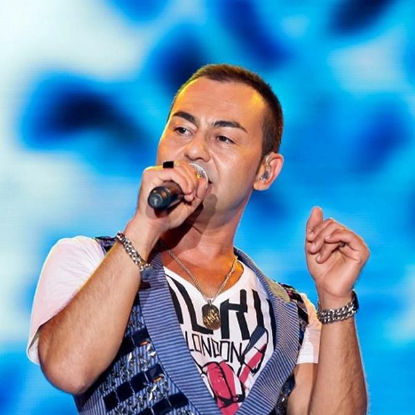 Serdar Ortaç konserinde sevenleriyle dertleşti! Sevgililerim, eşim hep sarışındı, artık esmer bir kızla... - Resim: 4