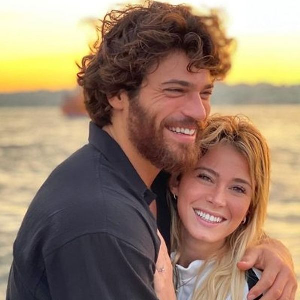 Can Yaman sarışınlardan vazgeçemiyor! Sardunya adasında objektiflere takıldı, son aşkı güzelliği ile büyüledi... - Resim: 3