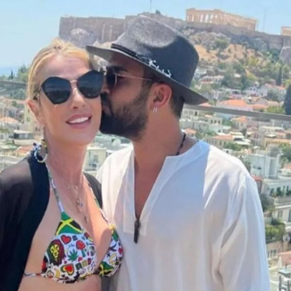 Taze gelin Seda Sayan kendisinden 5 yaş büyük kayınvalidesiyle kurtlarını döktü, Hico'm diye seslendi - Resim: 1