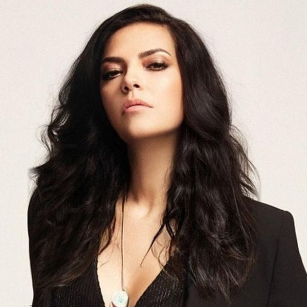 Yeşim Salkım'a taciz ve tehdit! Ayağına dökülen güllere, gönderilen şampanyaya çıldırdı, sahnede ortalık fena karıştı - Resim: 4