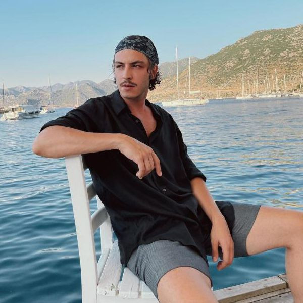 Boran Kuzum gerçekten LGBT partisine katıldı mı? Erkeklerle çektirdiği fotoğraf gündeme bomba gibi düştü - Resim: 1