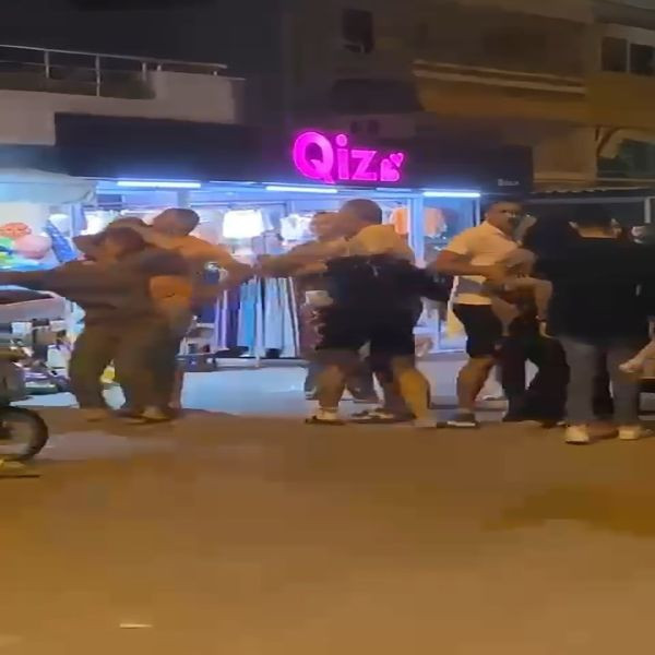 Saç baş birbirlerine girdiler! Bursa'da kadın kavgasını erkekler bile ayıramadı - Resim: 1