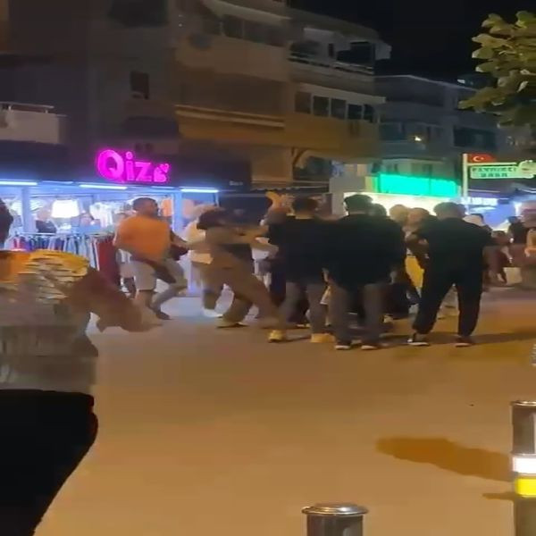 Saç baş birbirlerine girdiler! Bursa'da kadın kavgasını erkekler bile ayıramadı - Resim: 2
