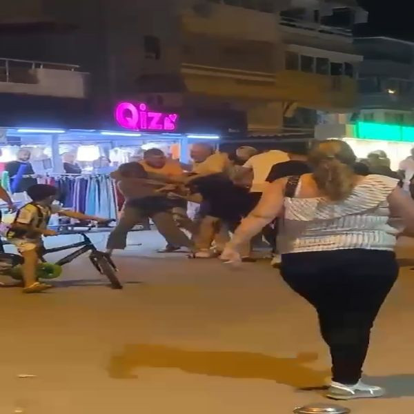 Saç baş birbirlerine girdiler! Bursa'da kadın kavgasını erkekler bile ayıramadı - Resim: 3
