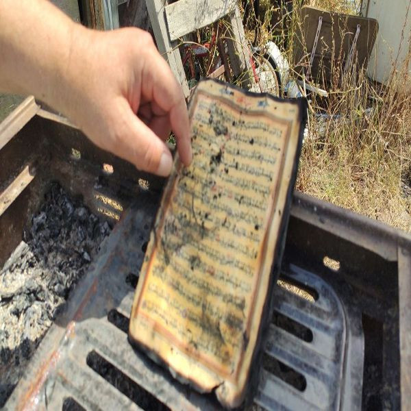 Yangından çıkan Kur'an-ı Kerim görenleri hayrete düşürdü! Ev kül oldu geriye sadece Kur'an-ı Kerim kaldı - Resim: 2