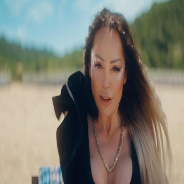 Ünlü şarkıcıdan şok eden iddialar! "Eski eşim tarafından..." - Resim: 1